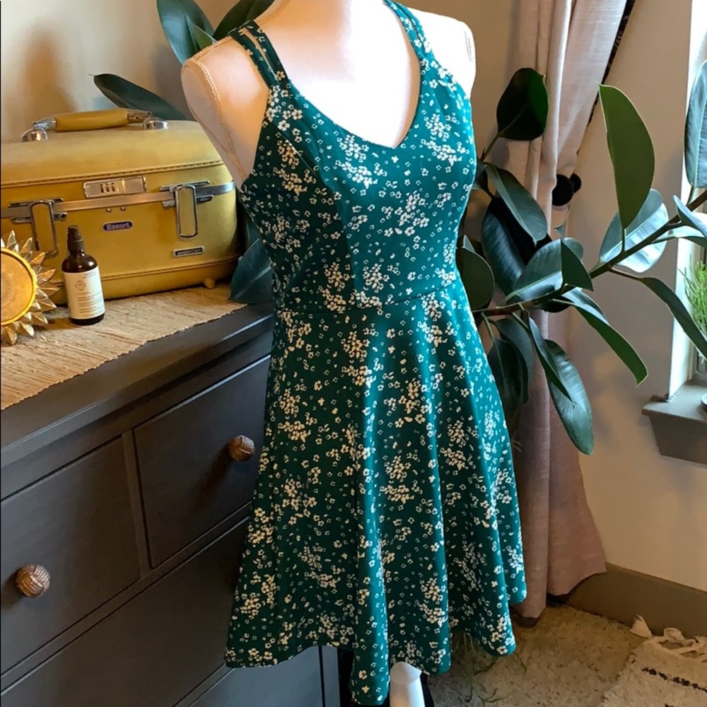 Adorable green strappy floral fit/flare dress sz 4